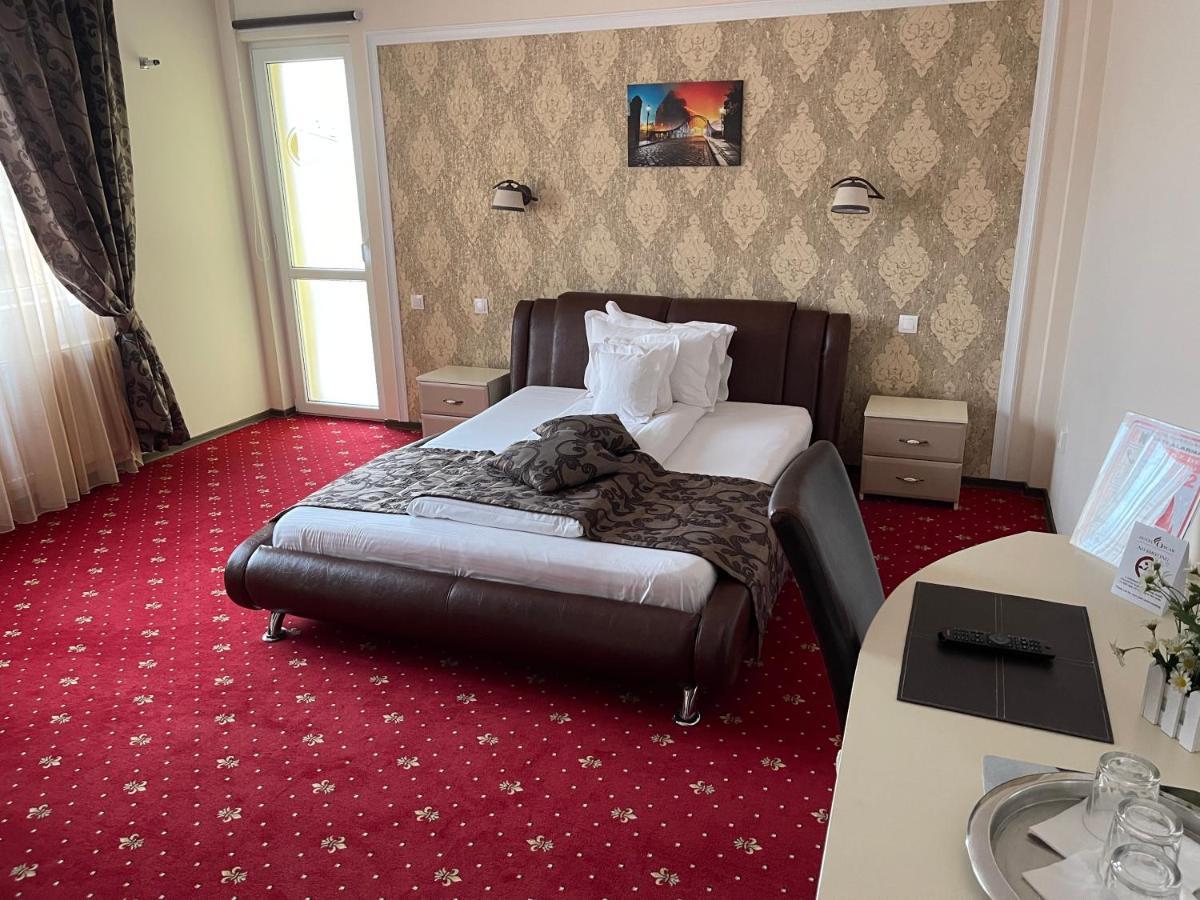 Hotel-Restaurant Oscar Piatra Neamţ Eksteriør billede