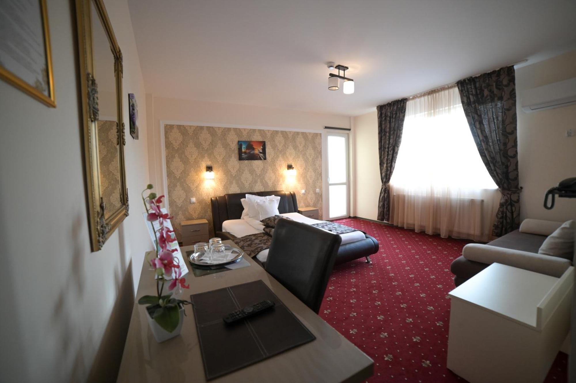 Hotel-Restaurant Oscar Piatra Neamţ Eksteriør billede