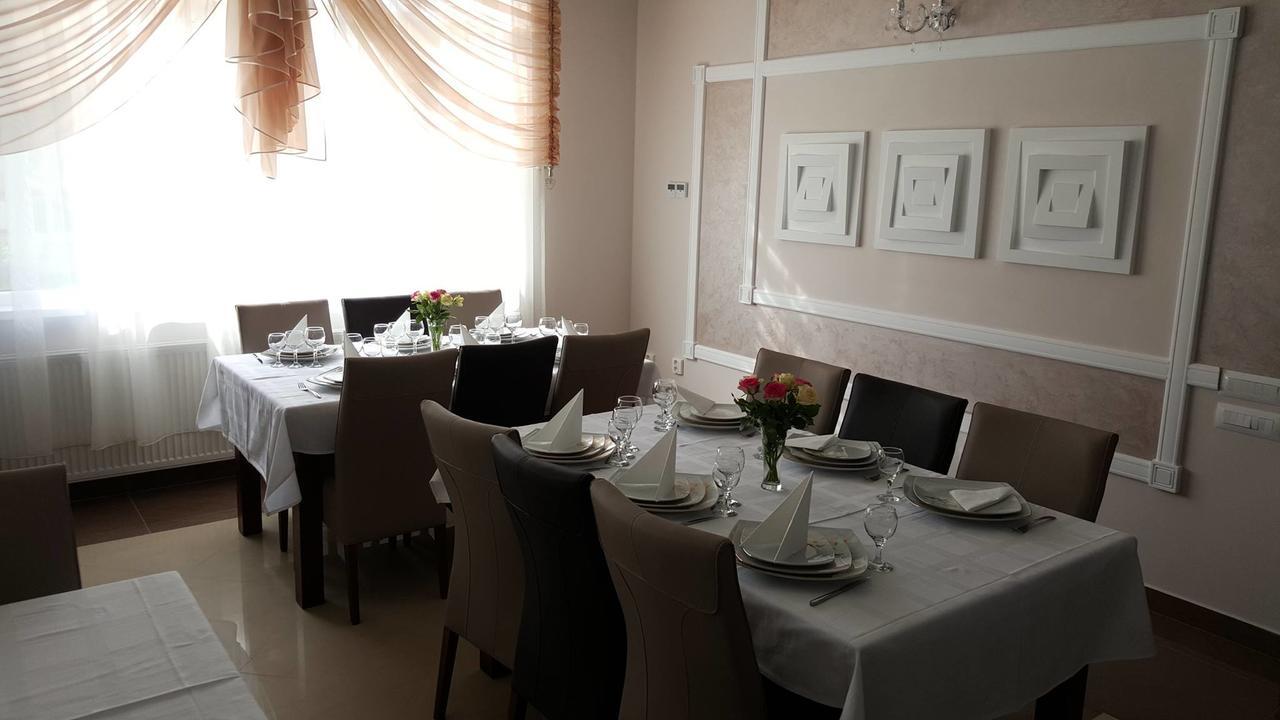 Hotel-Restaurant Oscar Piatra Neamţ Eksteriør billede